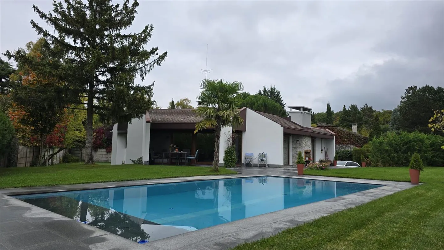 Villa progettata da un architetto - Foto 1 di 13