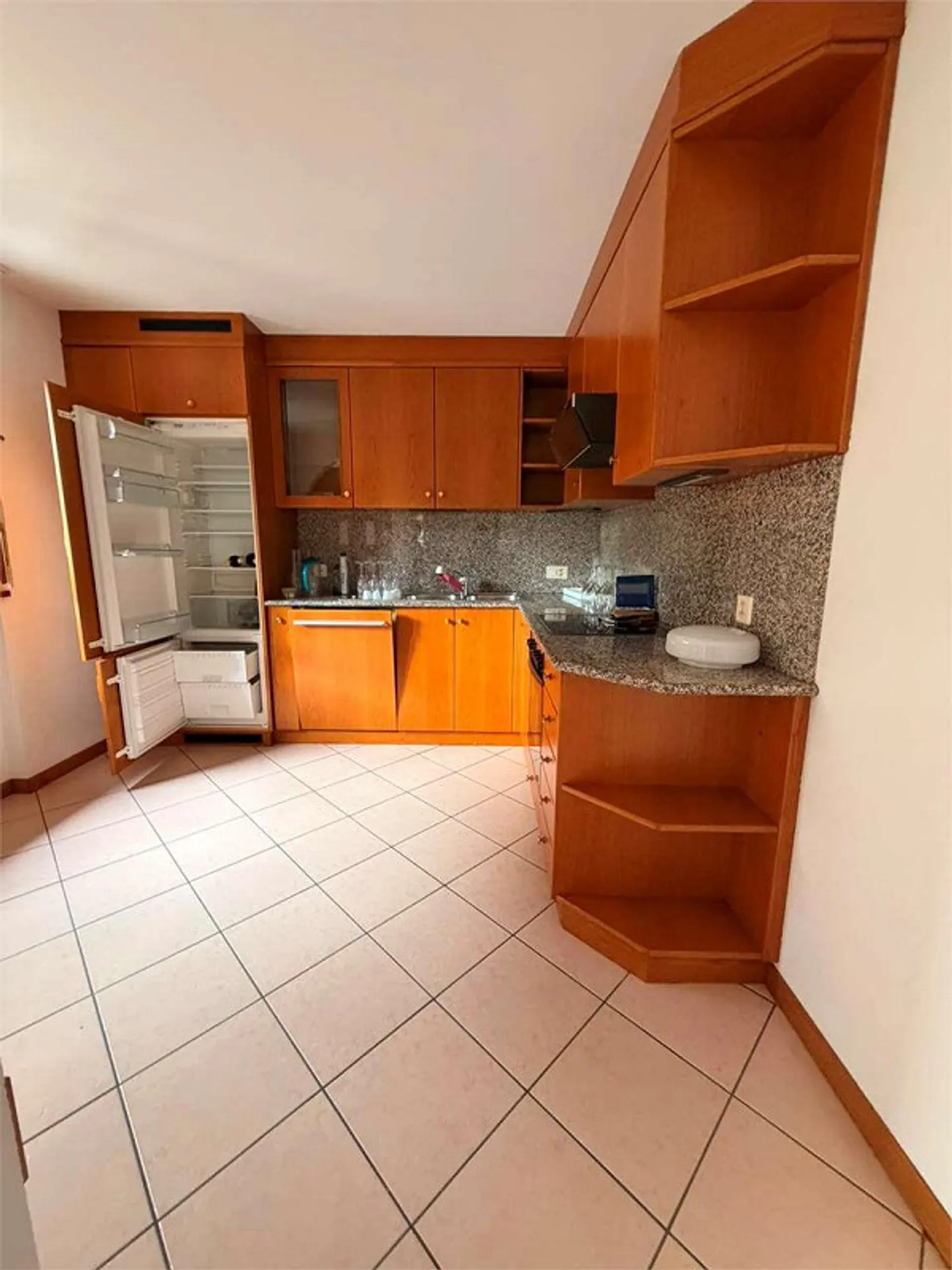 Apartment for Rent with Garden - Photo 7 of 13
