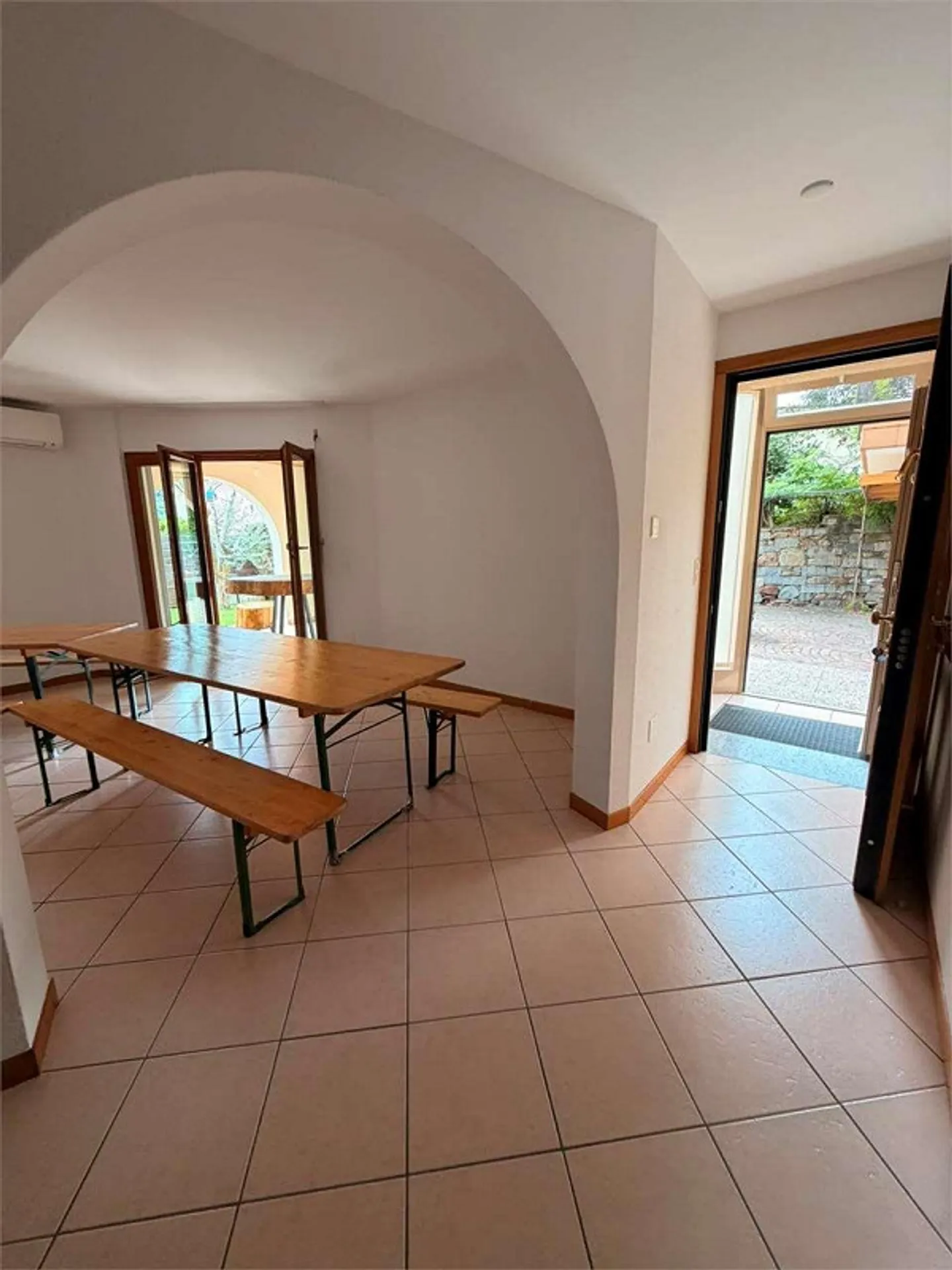 Apartment for Rent with Garden - Photo 8 of 13