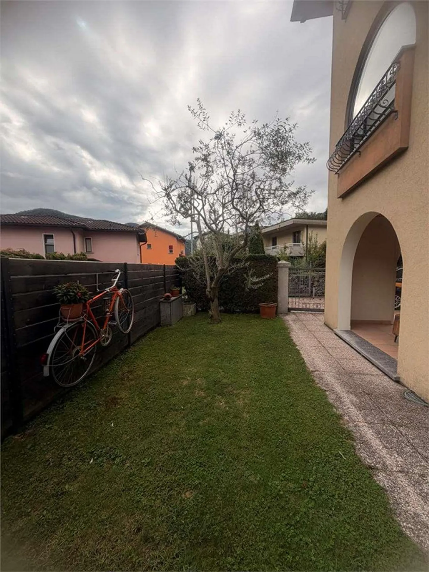 Apartment for Rent with Garden - Photo 2 of 13