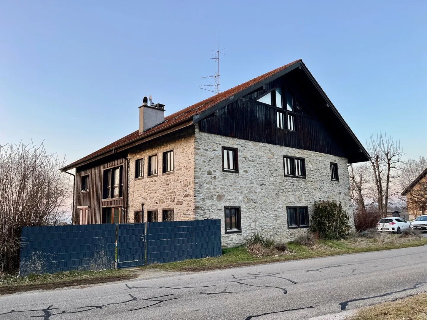 ATTALENS - 4,5-Zimmer-Duplex mit Kamin - Foto 1 von 2