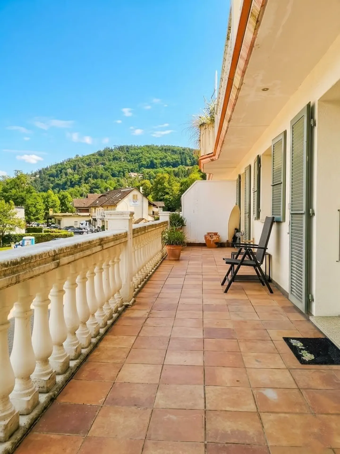 Appartement spacieux avec grand balcon - Photo 4 sur 13