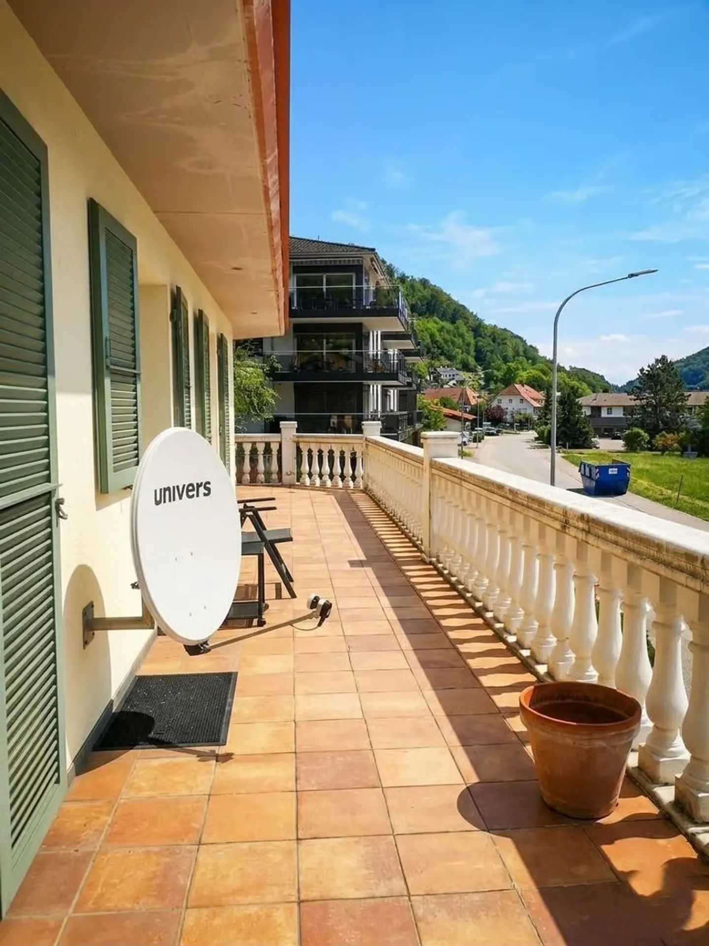 Appartement spacieux avec grand balcon - Photo 5 sur 13