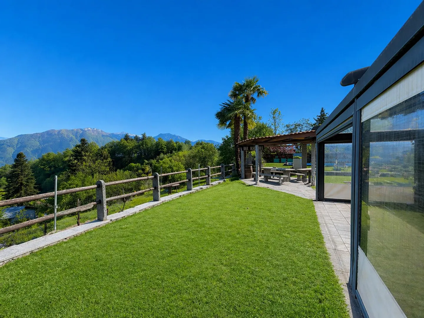 Deuxième maison ! Oasis dans la nature avec jardin, piscine et pergola - Photo 7 sur 20