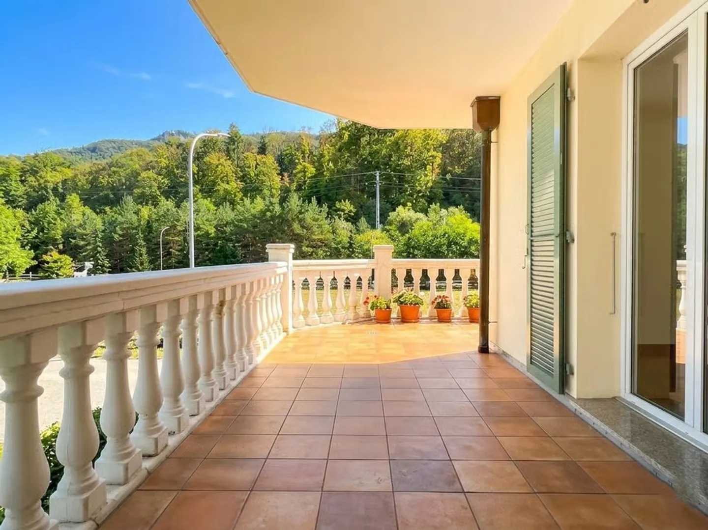 Appartement spacieux avec grand balcon - Photo 6 sur 13