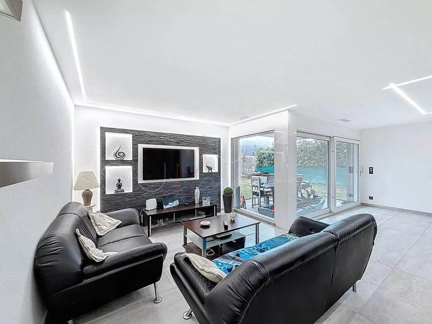 Maison Minergie moderne avec jardin - Photo 2 sur 13