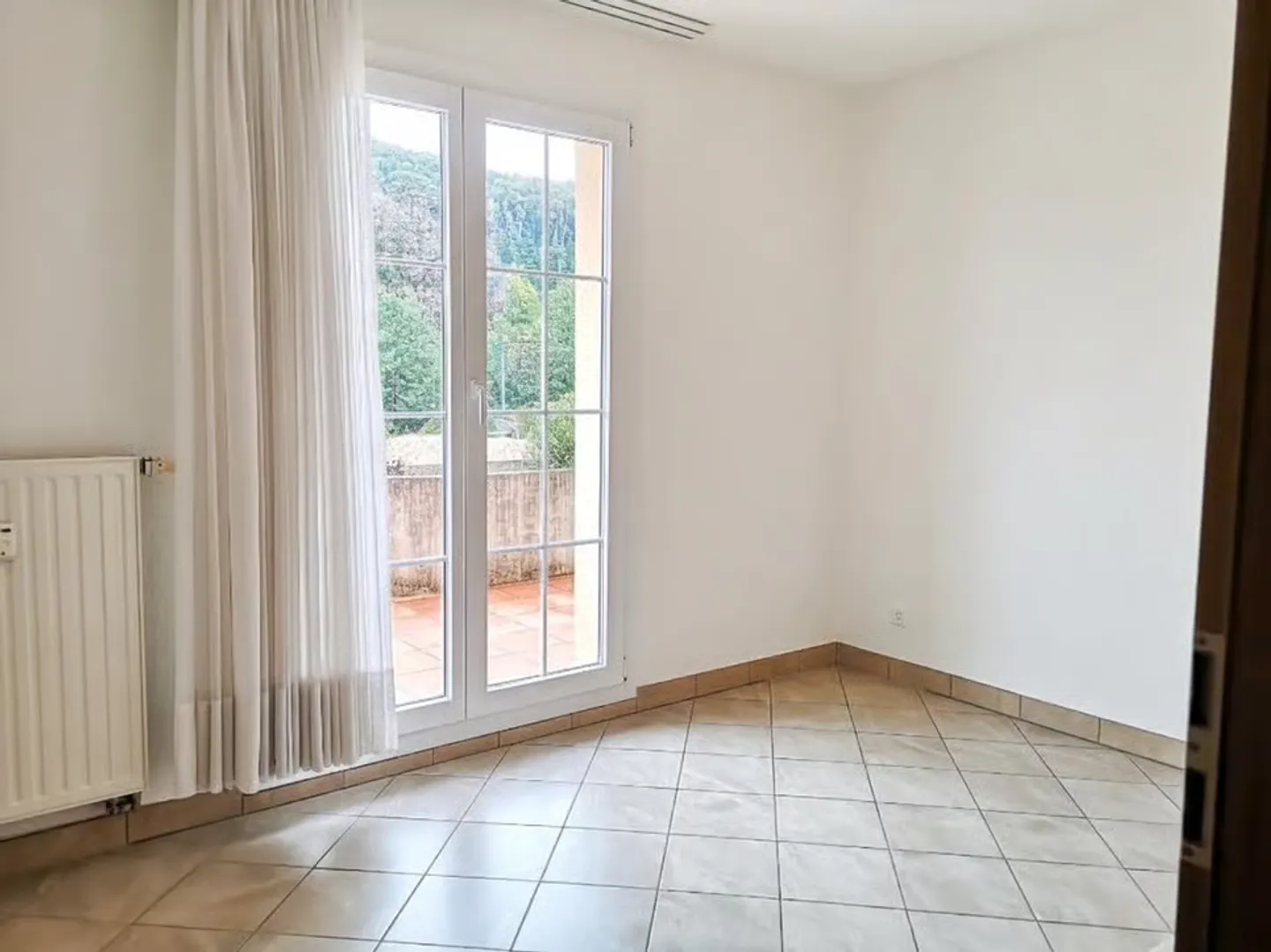 Appartement spacieux avec grand balcon - Photo 12 sur 13