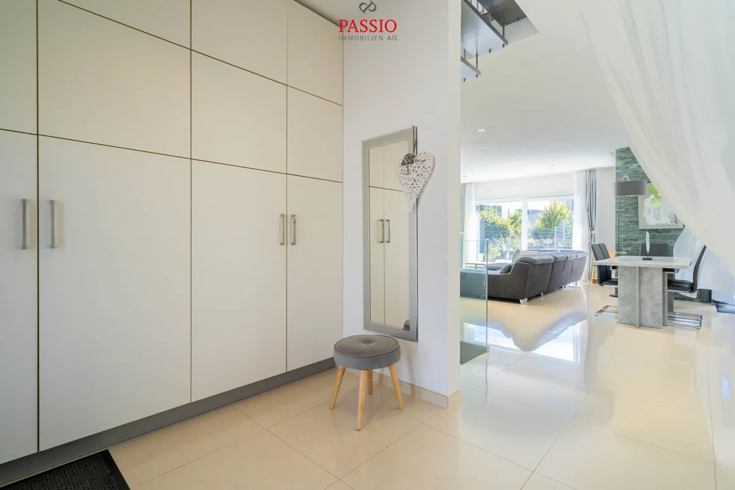 Maison individuelle de 6,5 pièces avec studio, piscine et grand jardin - Photo 9 sur 44