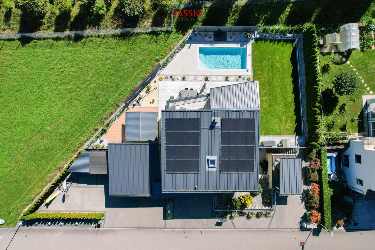 Maison individuelle de 6,5 pièces avec studio, piscine et grand jardin - Photo 3 sur 44