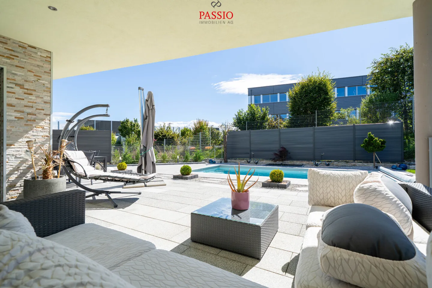 Maison individuelle de 6,5 pièces avec studio, piscine et grand jardin - Photo 13 sur 44