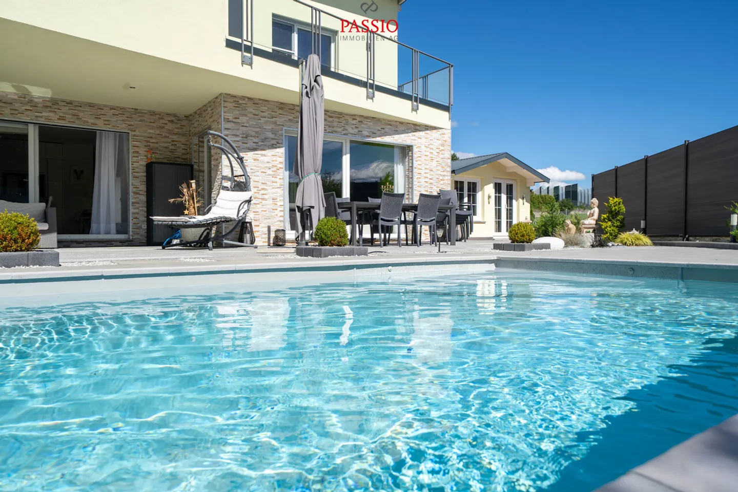 Maison individuelle de 6,5 pièces avec studio, piscine et grand jardin - Photo 15 sur 44