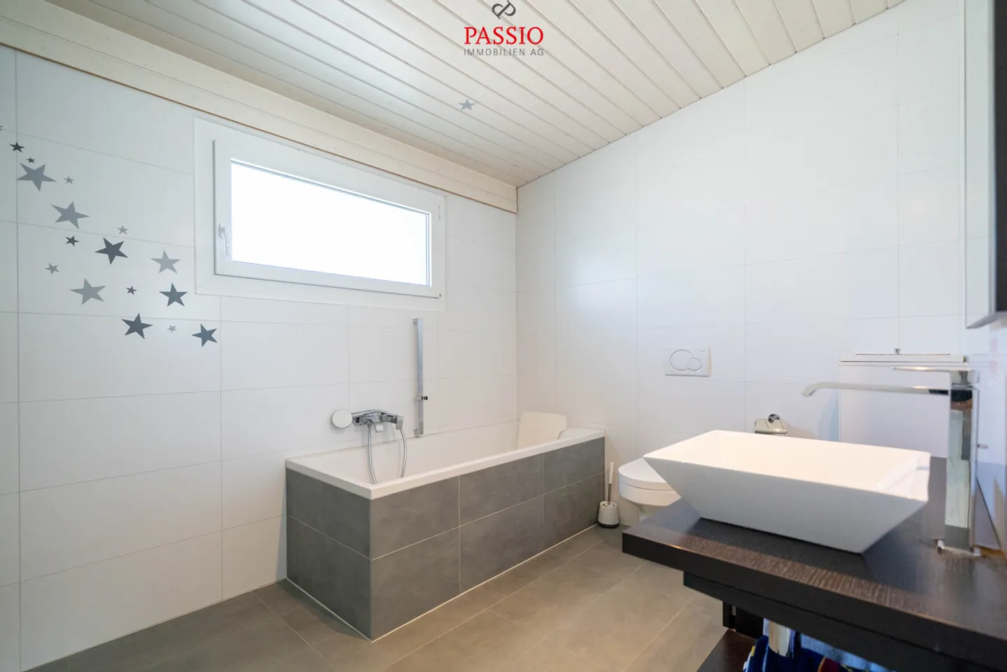 Maison individuelle de 6,5 pièces avec studio, piscine et grand jardin - Photo 17 sur 44