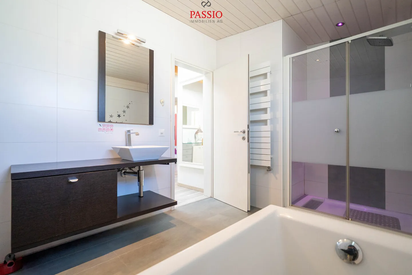 Maison individuelle de 6,5 pièces avec studio, piscine et grand jardin - Photo 18 sur 44