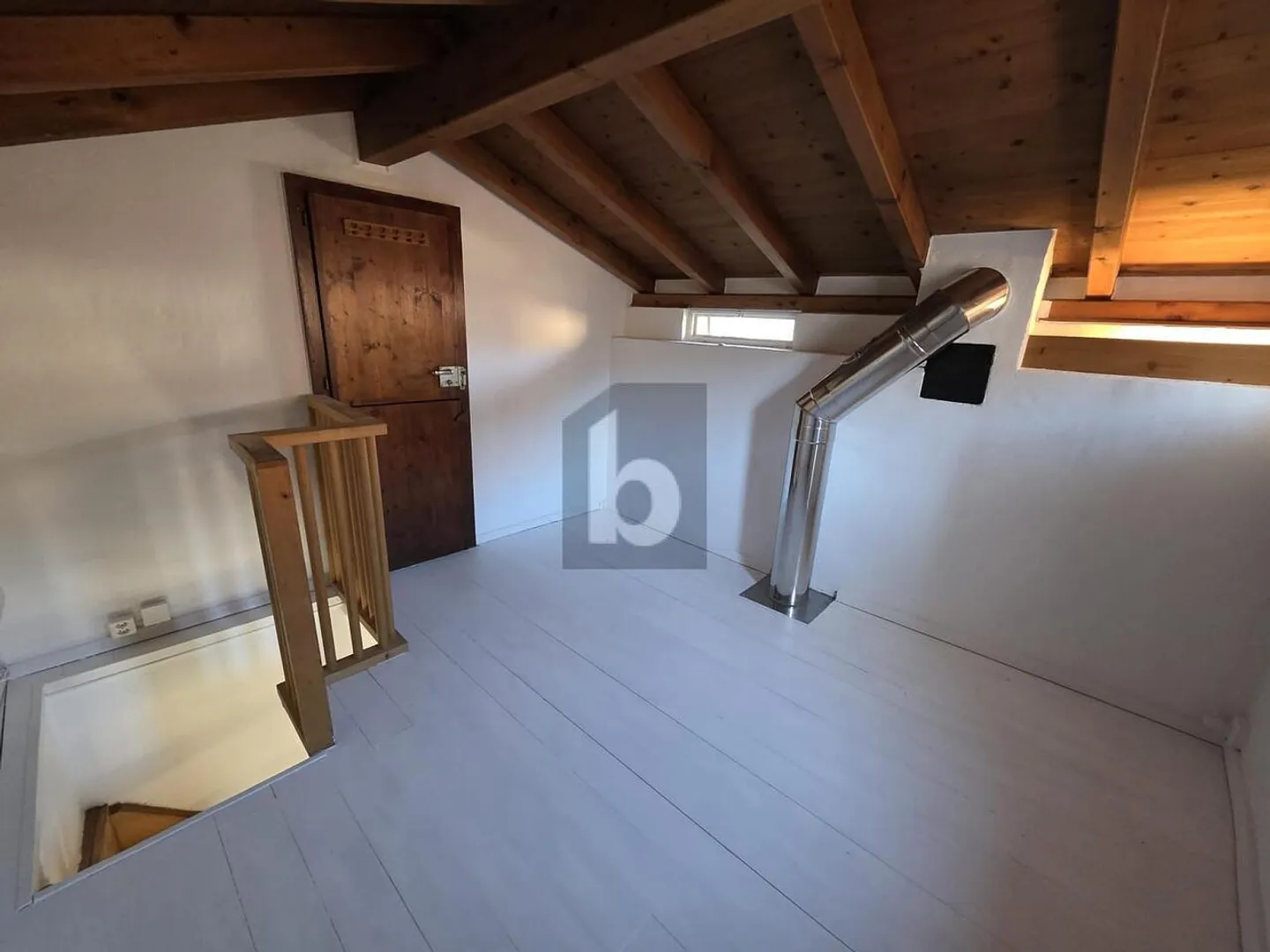 Charming and Modern with Garden - Photo 4 of 6