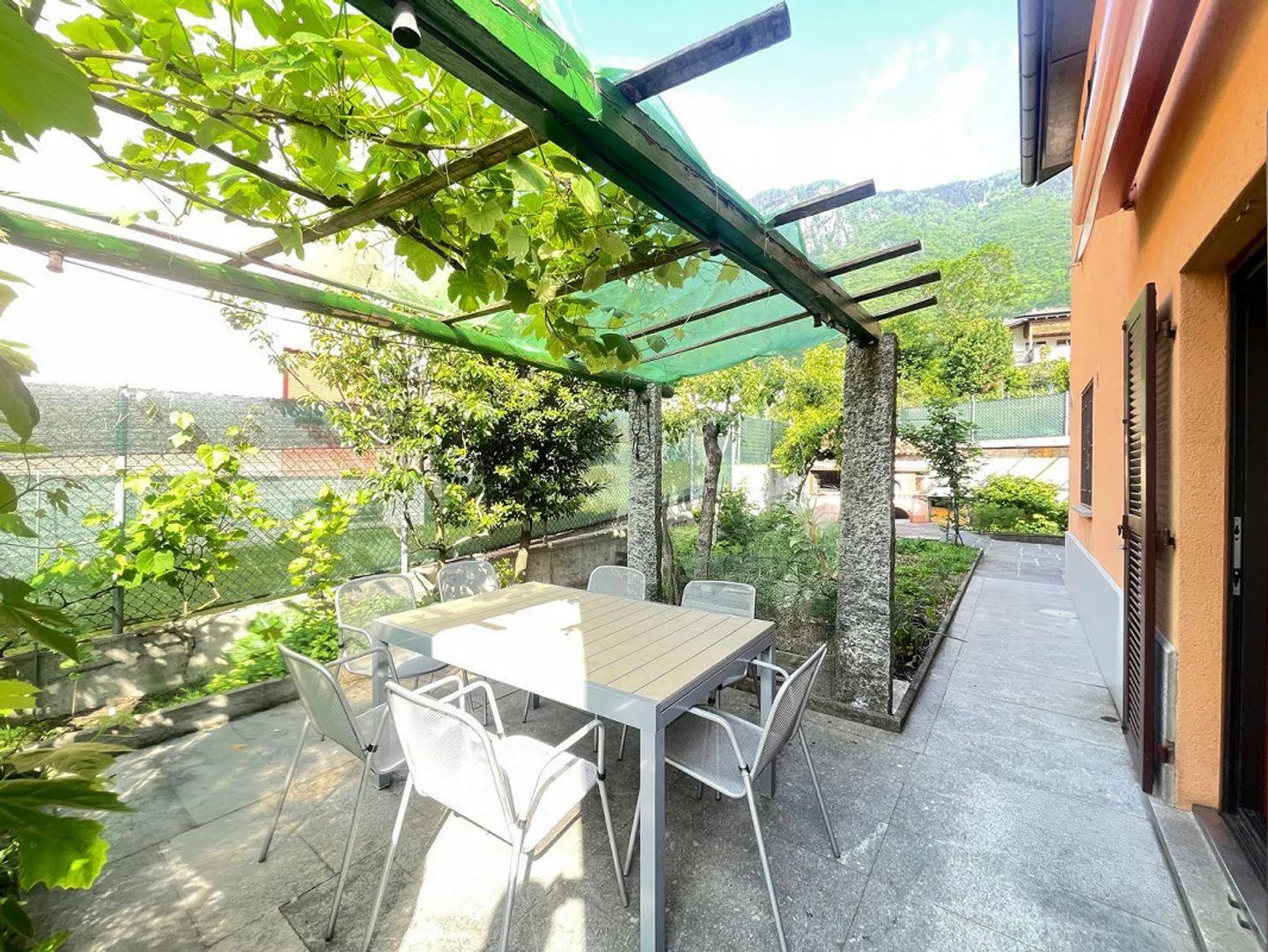 Incantevole Casa Familiare a Lumino - Foto 6 di 20