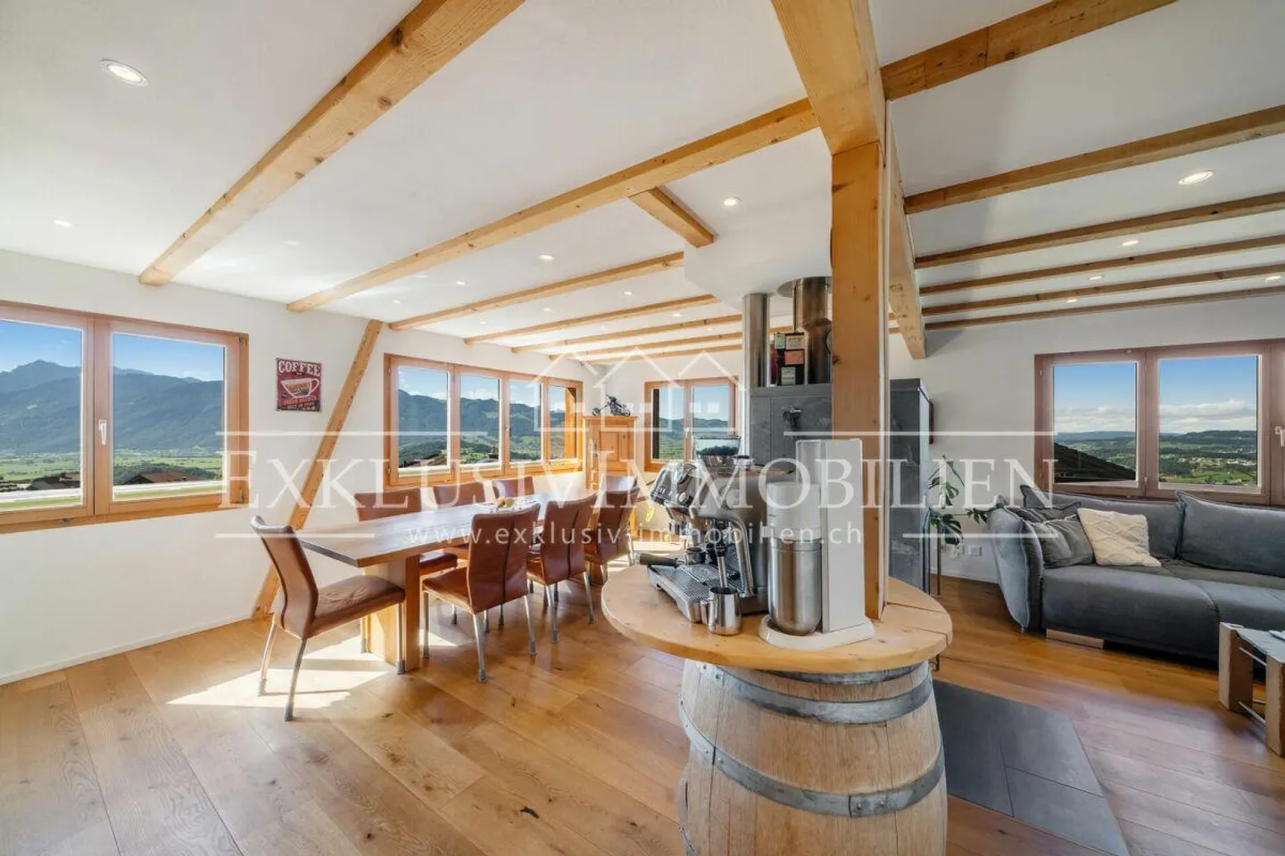 Maison avec une vue fantastique et un grand jardin pour se détendre - Photo 3 sur 7