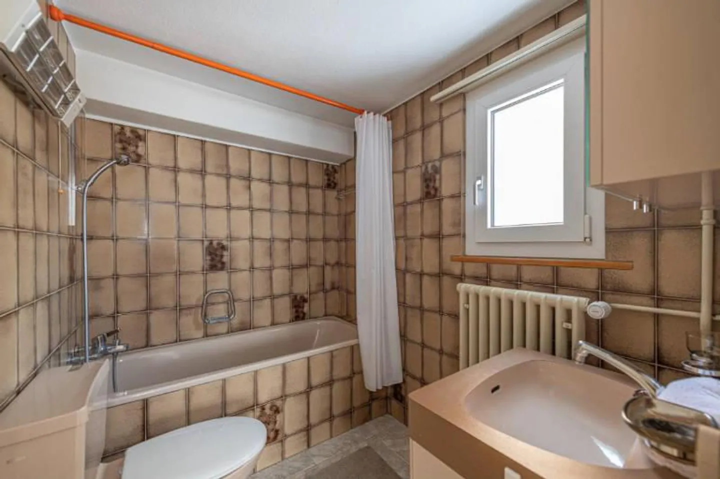 HOLIDAY HOME WITH 4 GARAGES IN A GREAT LOCATION - Photo 10 of 22
