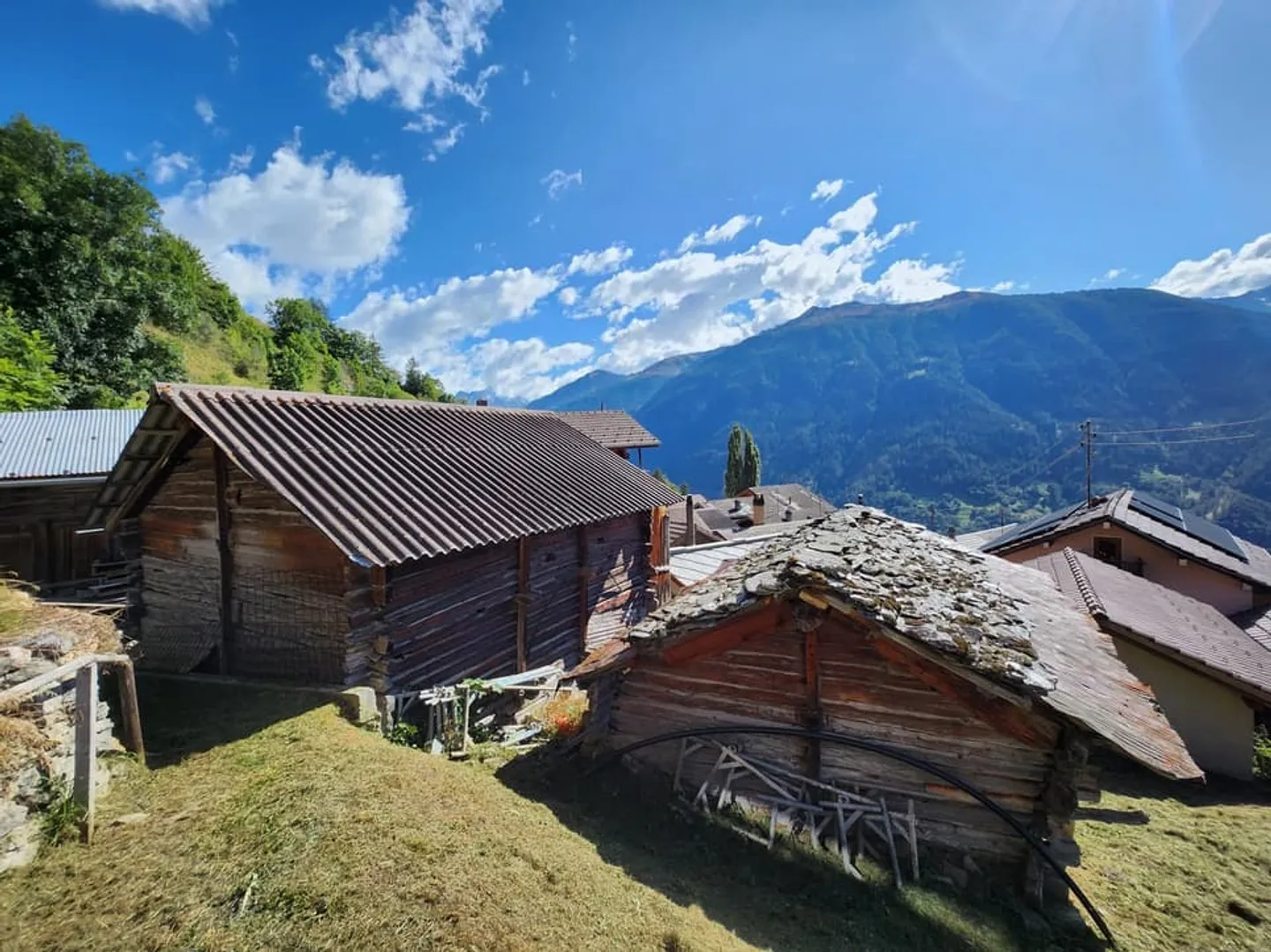 To seize! Rare object! Adjacent barns to renovate, St-Martin, Val d'Hérens - Photo 1 of 7