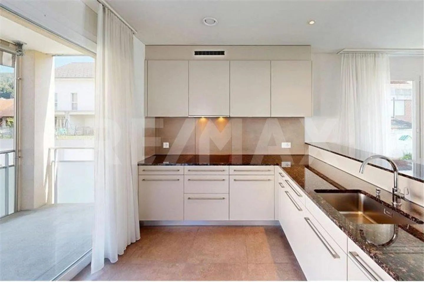 Condominio moderno di 4,5 stanze con un piano ben progettato - Foto 2 di 12