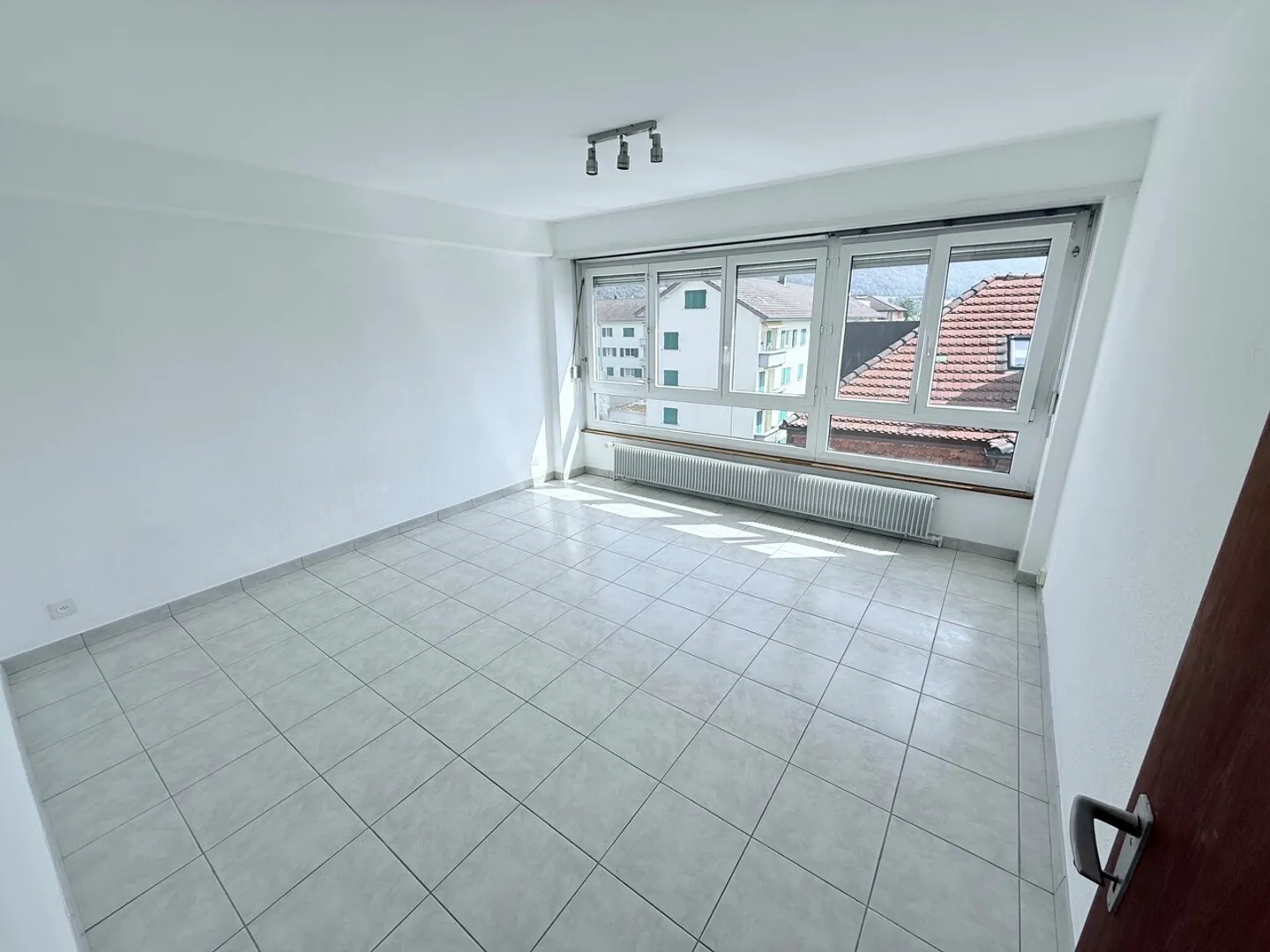 2.5 room apartment on the 4th floor - Photo 3 of 6