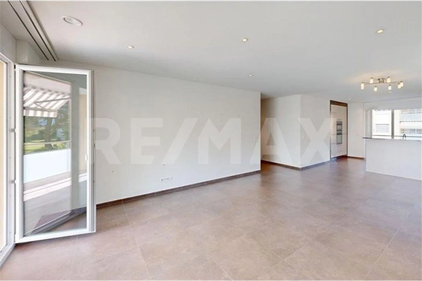 Condominio moderno di 4,5 stanze con un piano ben progettato - Foto 4 di 12