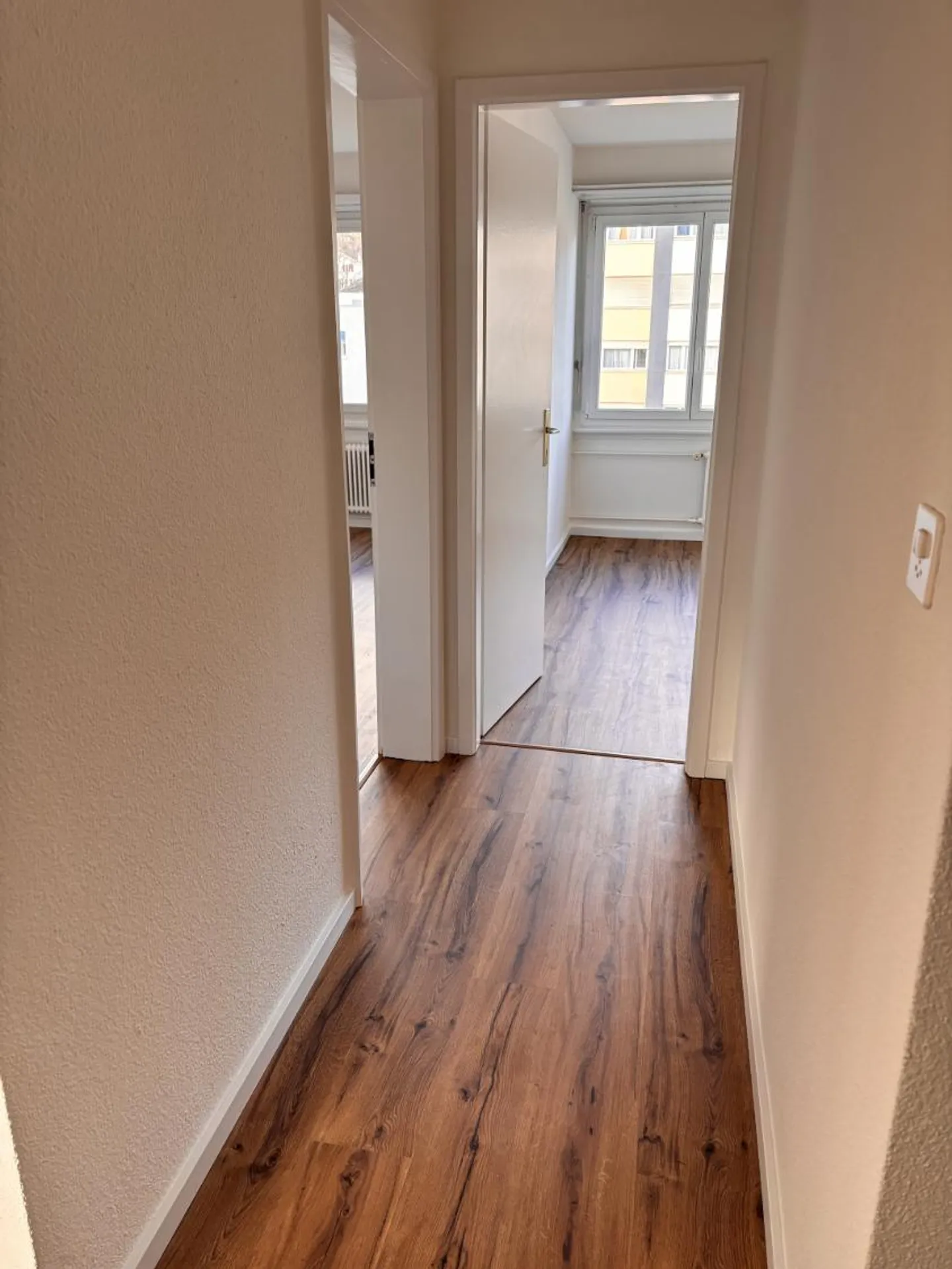 Delémont - Stadtzentrum - geräumige 3,5-Zimmer-Wohnung im 4. Stock - Foto 7 von 16