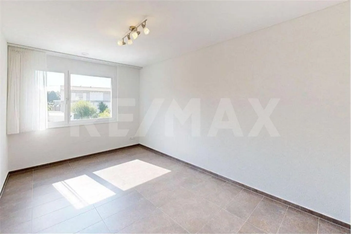 Condominio moderno di 4,5 stanze con un piano ben progettato - Foto 8 di 12