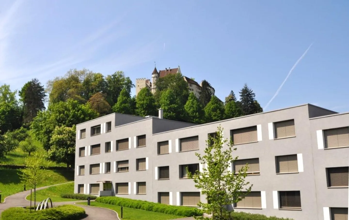 Modernes Apartment am Schloss Lenzburg - Foto 1 von 7