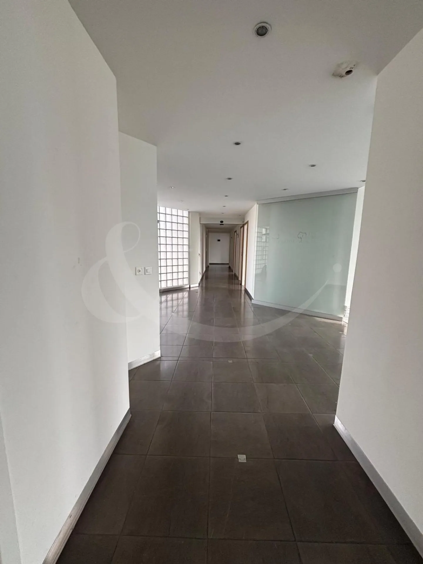 Espace Commercial Spacieux - Photo 1 sur 1