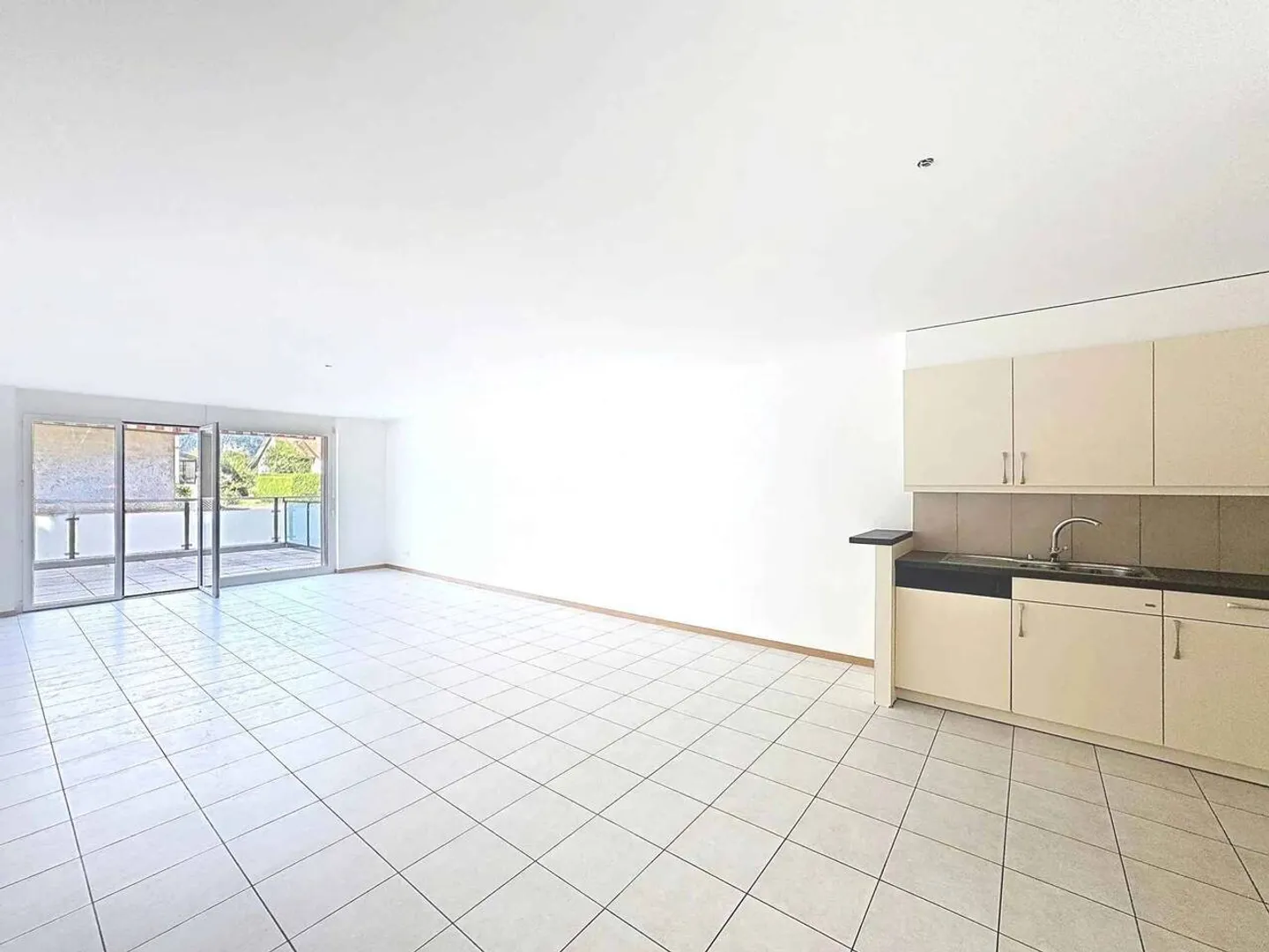 Ampio appartamento di 4,5 locali con 119 m2 + grande terrazza - Foto 3 di 10