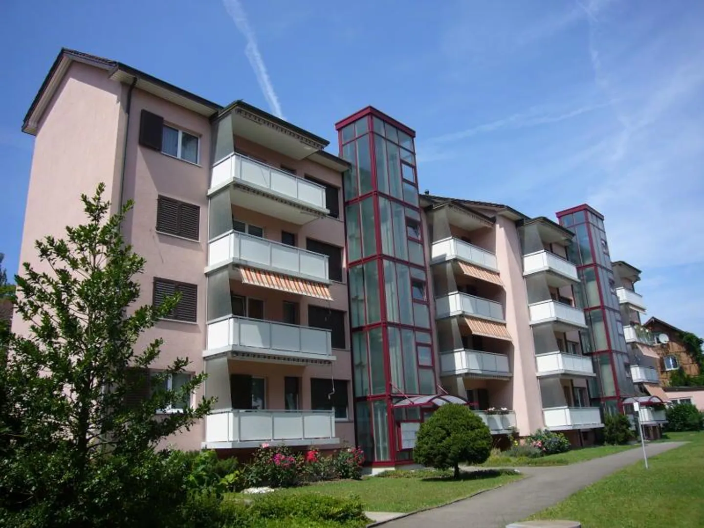 Bright 3.5-room apartment with balcony and beautiful view - Photo 1 of 12