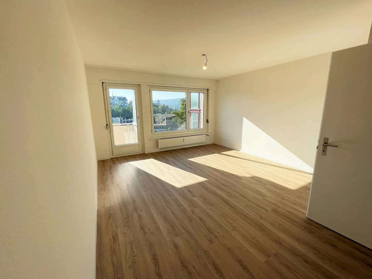 Bright 3.5-room apartment with balcony and beautiful view - Photo 8 of 12
