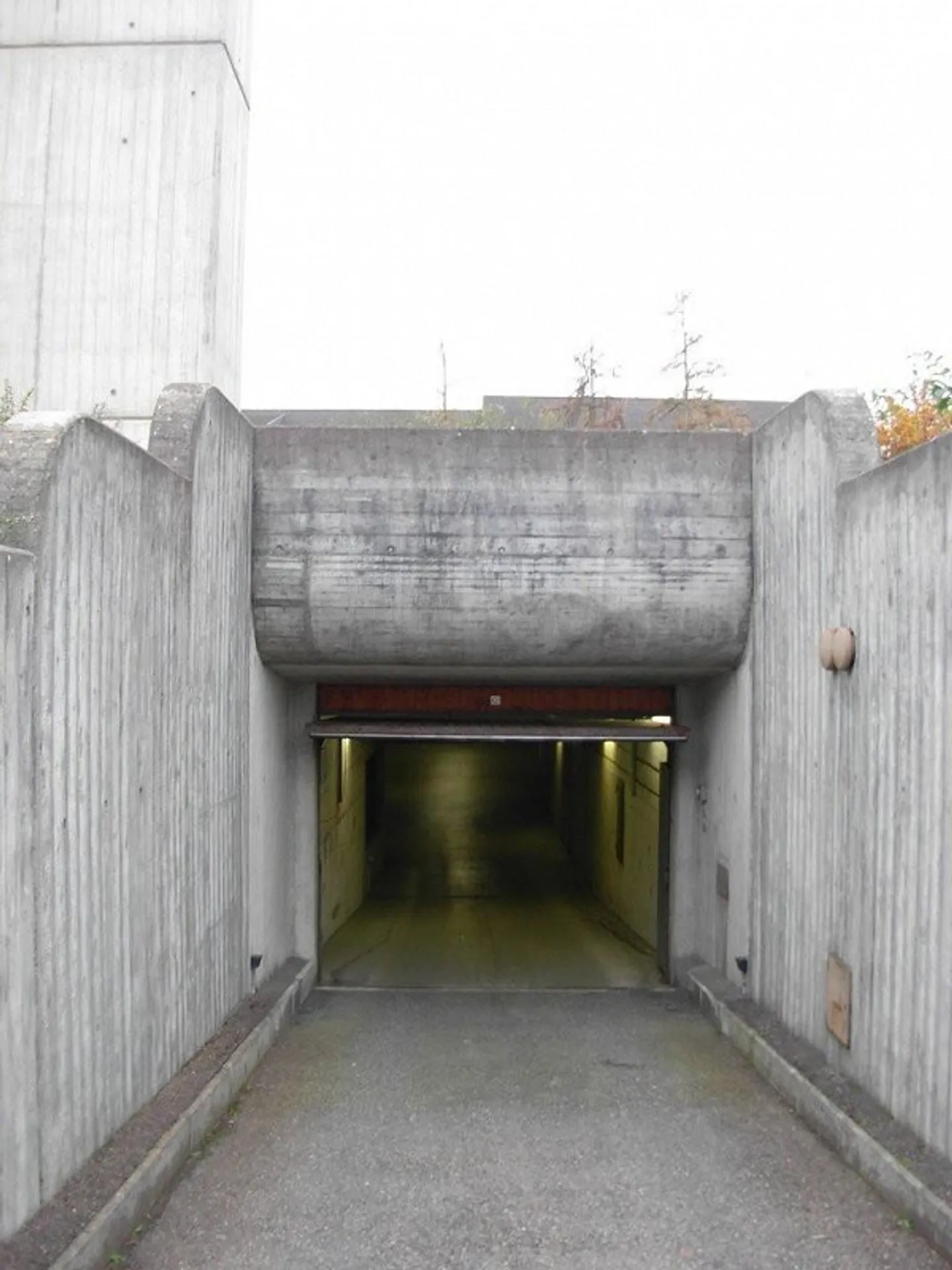 Place de parking à louer - Photo 1 sur 2