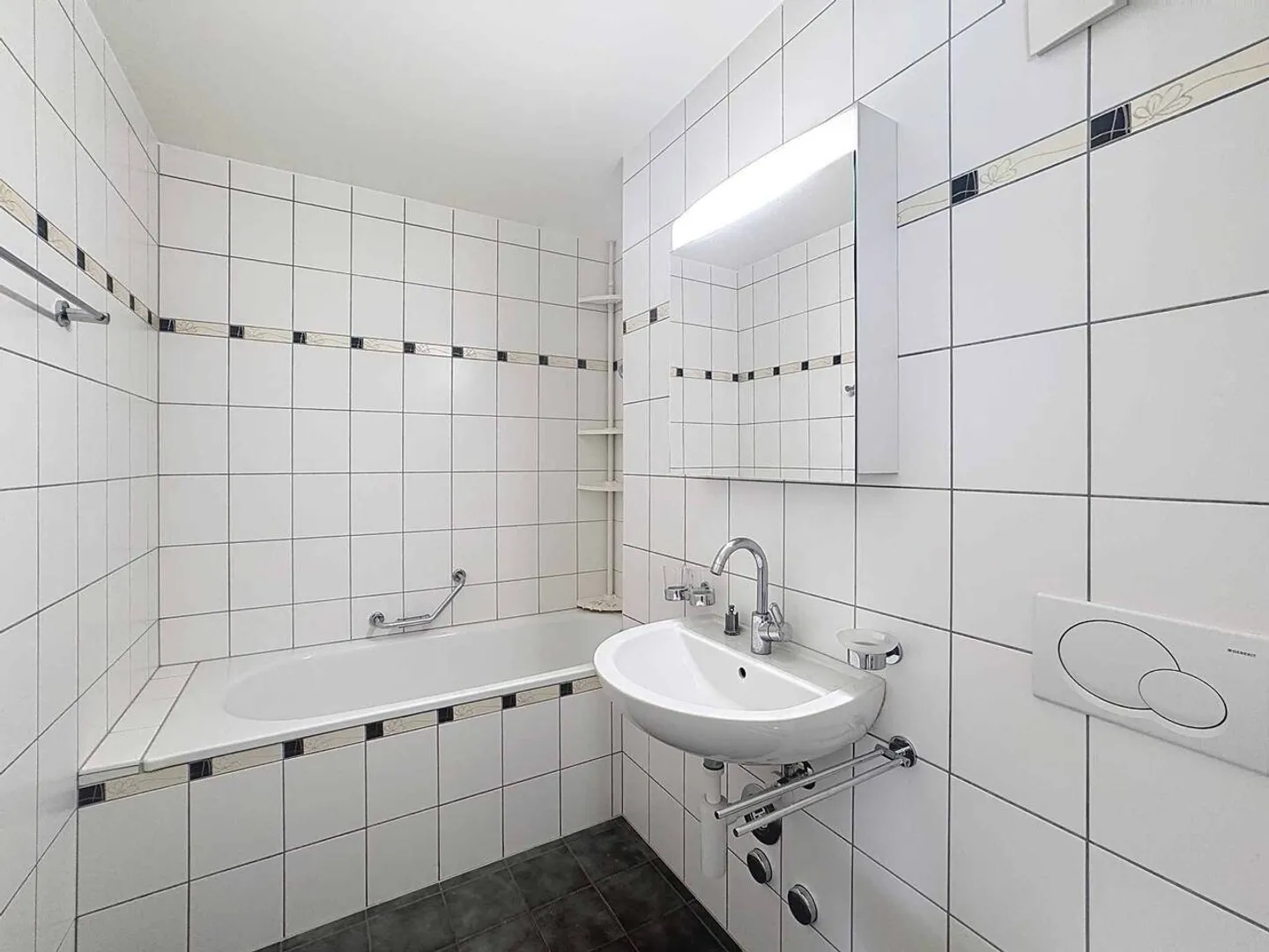 Ampio appartamento di 4,5 locali con 119 m2 + grande terrazza - Foto 9 di 10