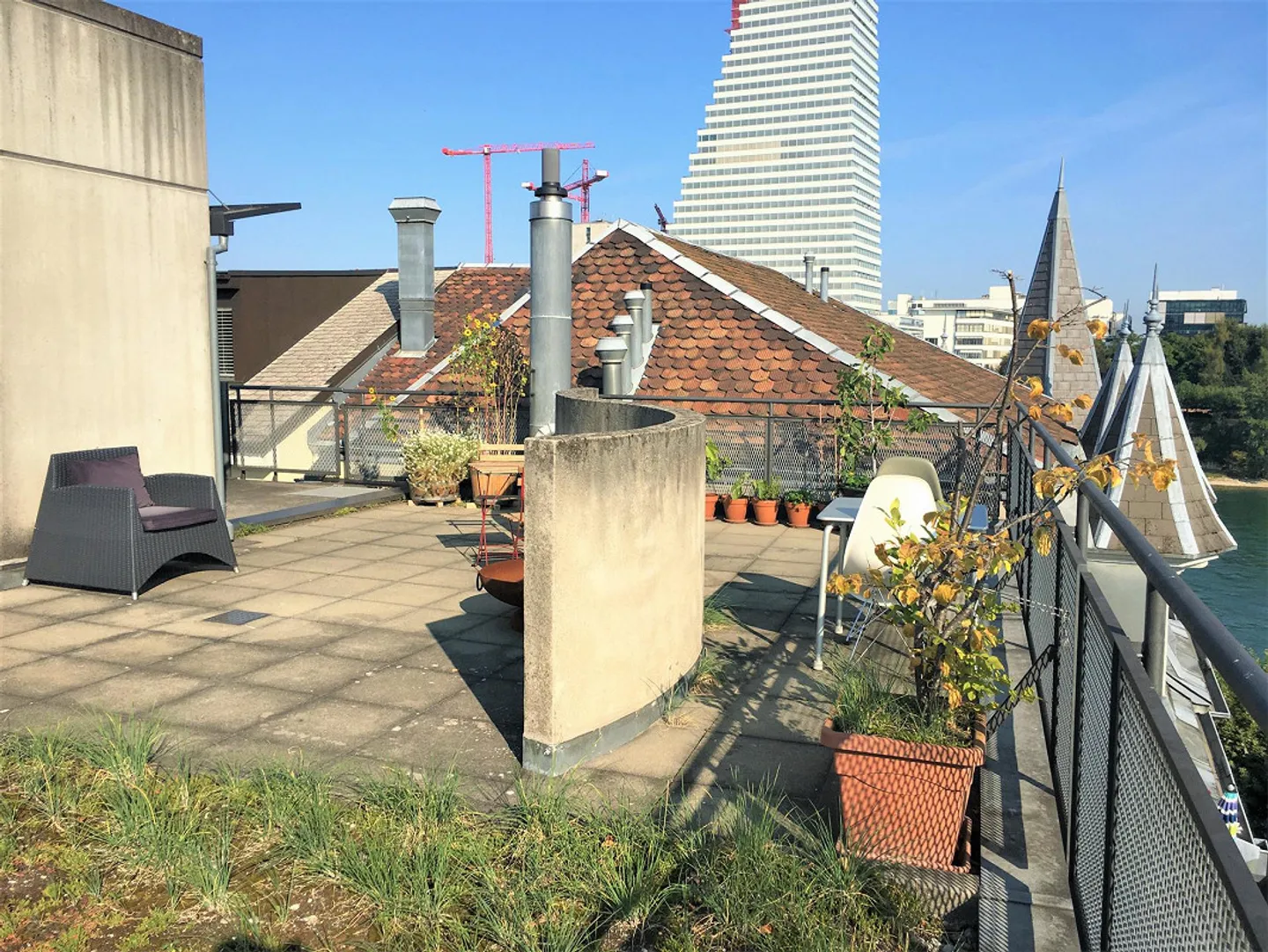 Ampio appartamento di 2 stanze in stile antico nella migliore posizione direttamente sul Reno - Foto 7 di 13