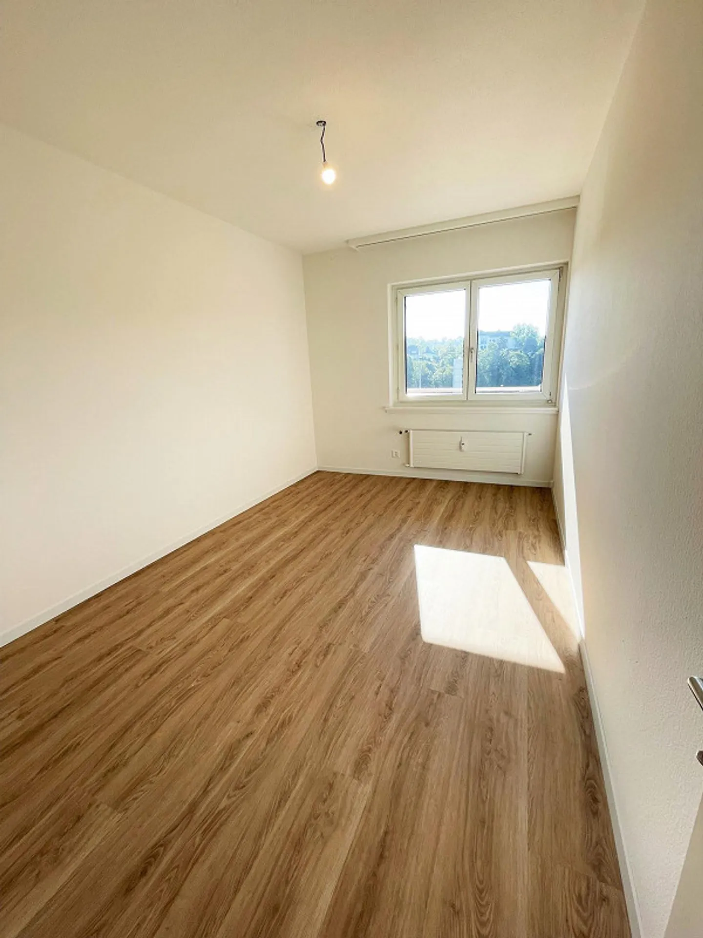 Bright 3.5-room apartment with balcony and beautiful view - Photo 12 of 12