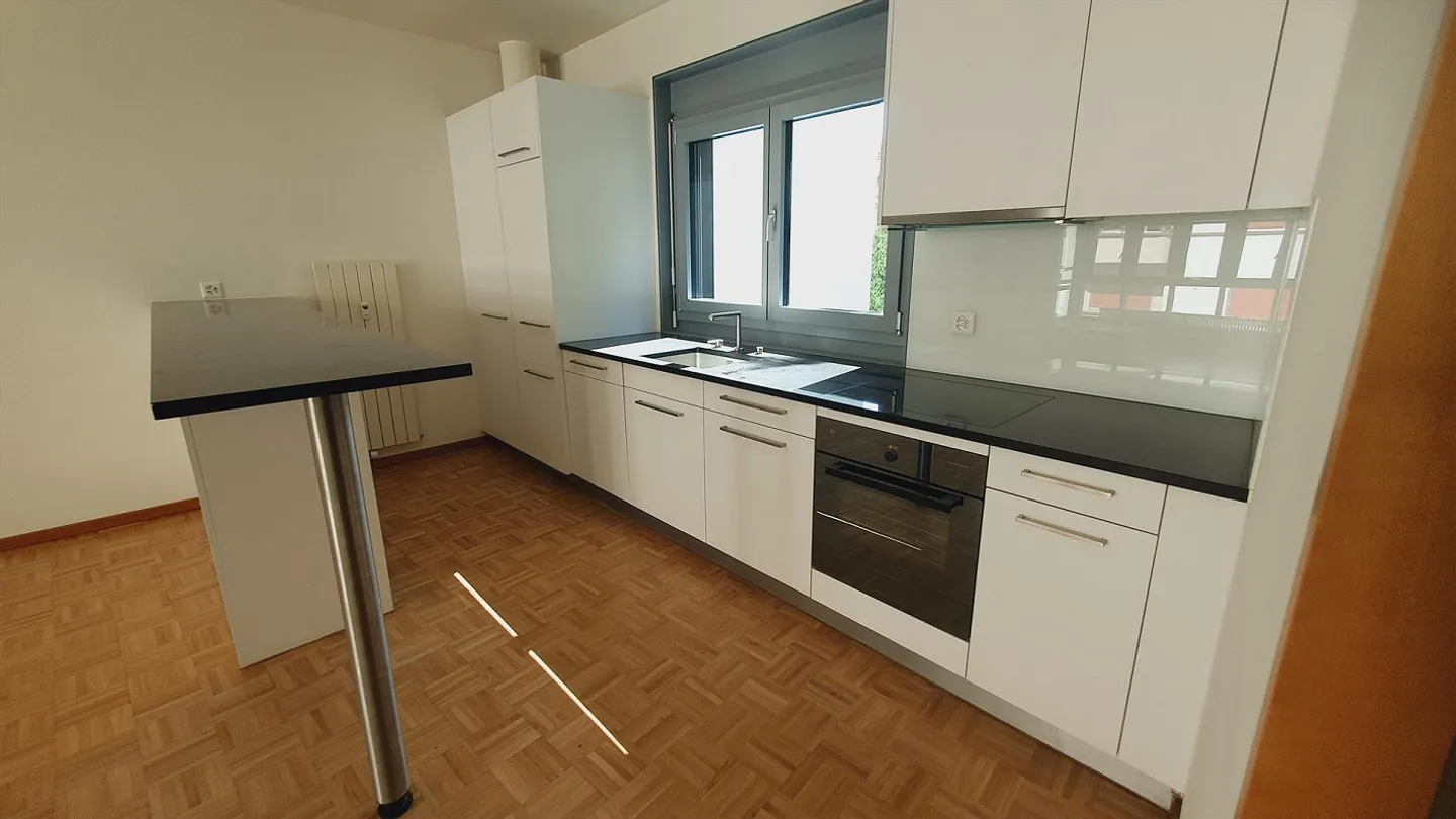 Ampio appartamento di 2 stanze in stile antico nella migliore posizione direttamente sul Reno - Foto 10 di 13