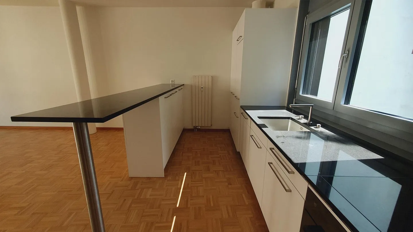 Ampio appartamento di 2 stanze in stile antico nella migliore posizione direttamente sul Reno - Foto 11 di 13