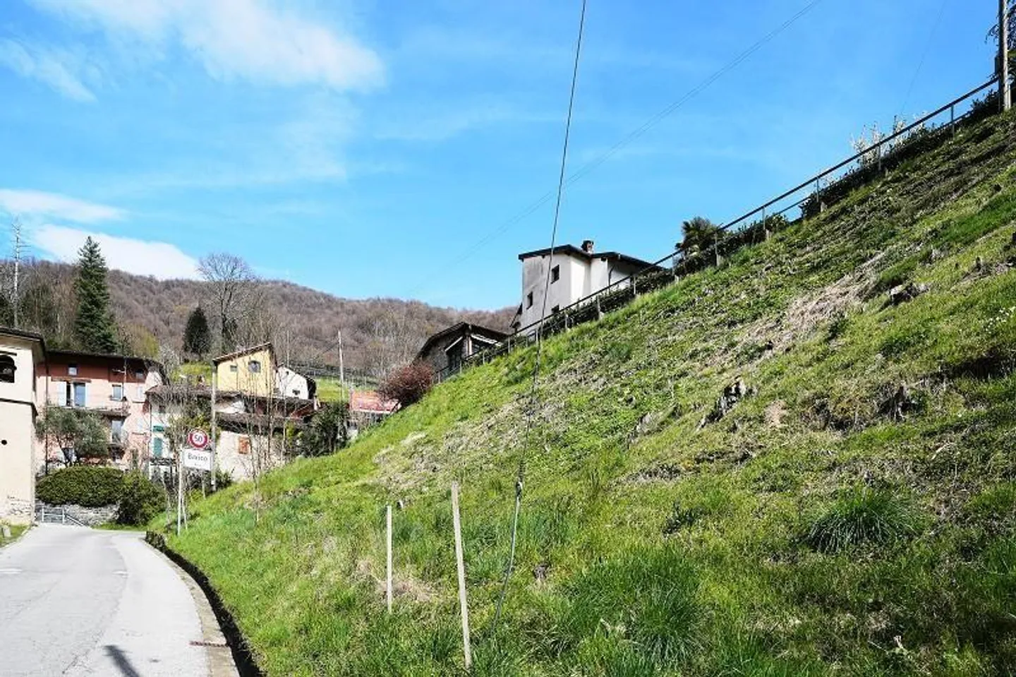 Casa 2 locali con molto terreno in una posizione molto tranquilla e soleggiata... - Foto 18 di 39