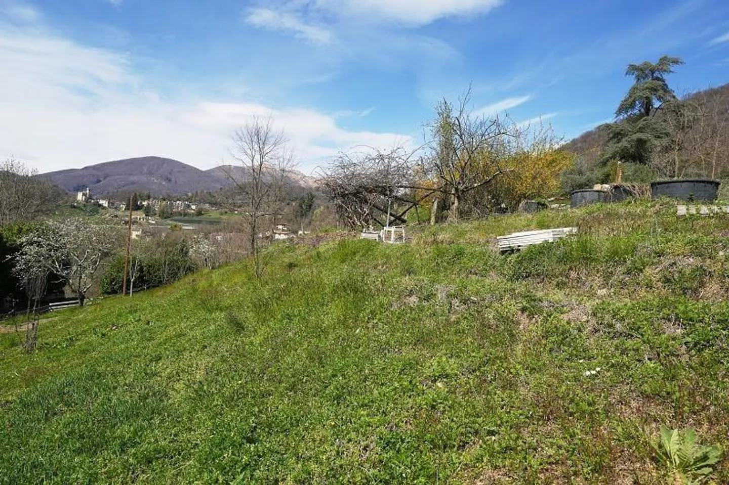 Casa 2 locali con molto terreno in una posizione molto tranquilla e soleggiata... - Foto 23 di 39