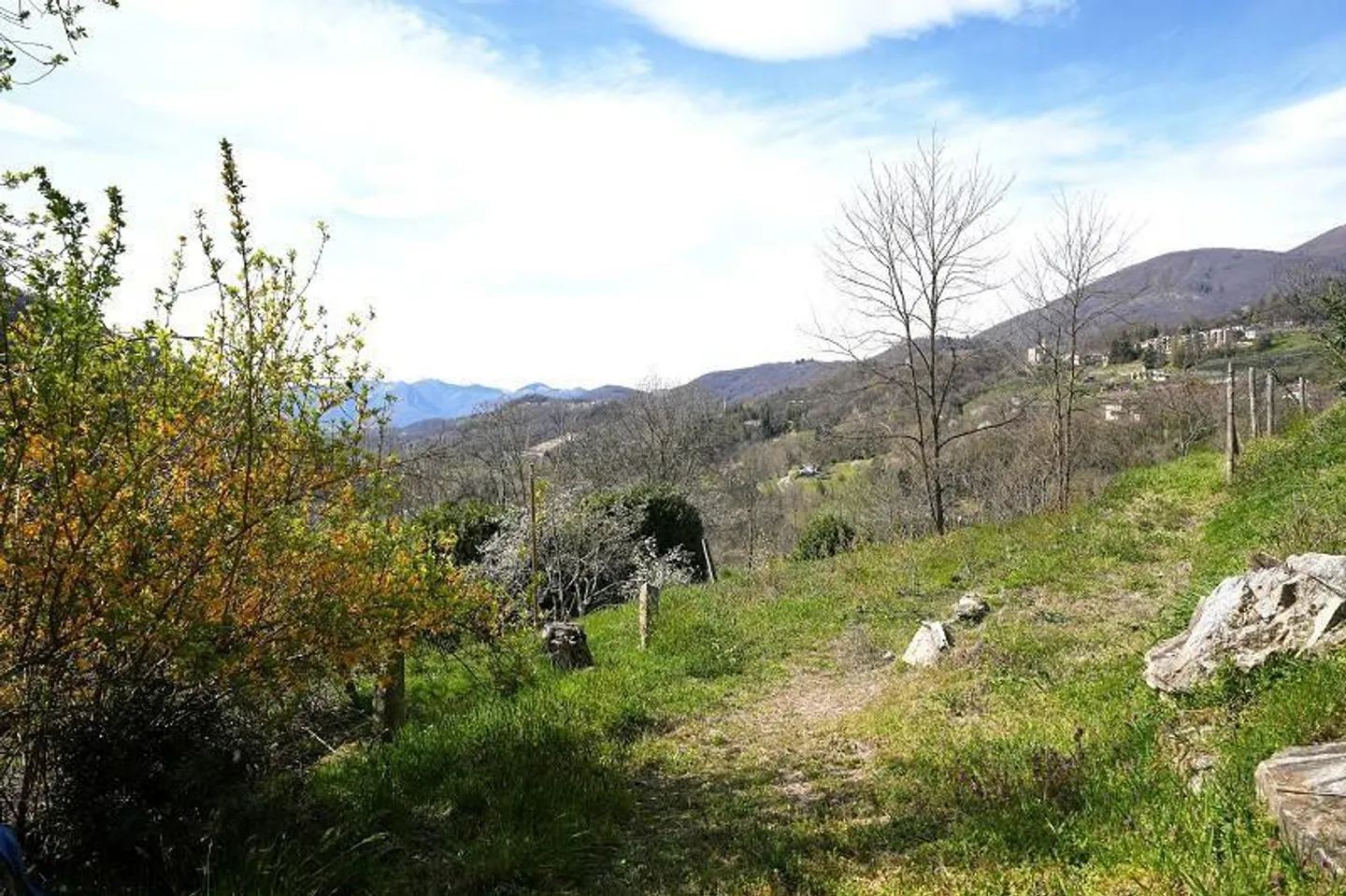 Casa 2 locali con molto terreno in una posizione molto tranquilla e soleggiata... - Foto 28 di 39