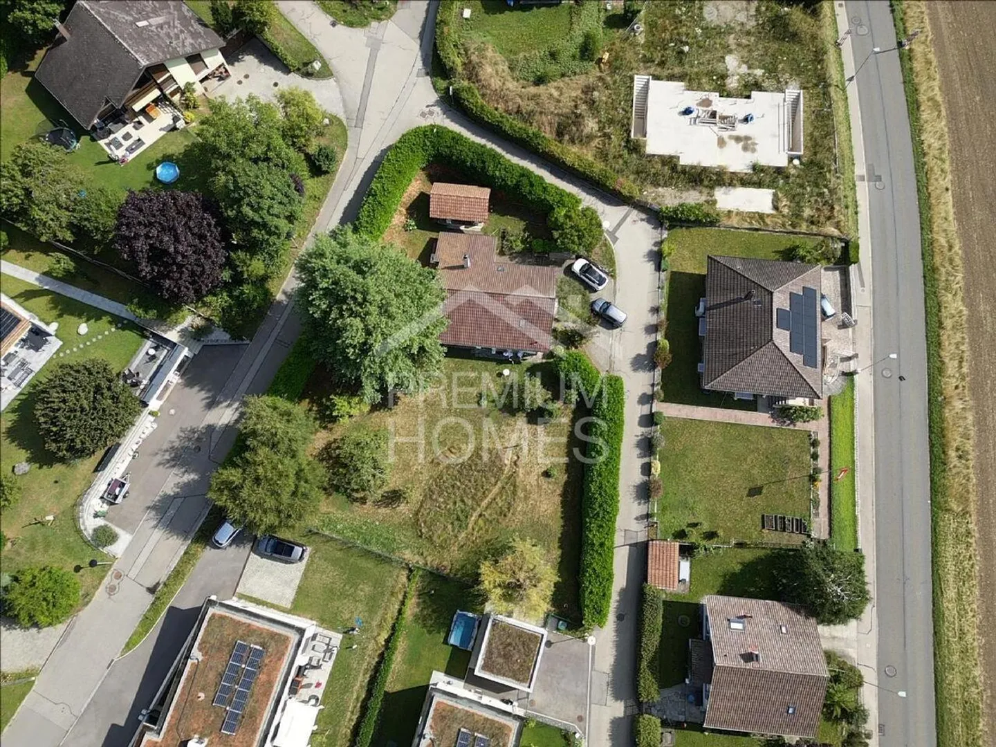 Spacious building plot full of possibilities - Photo 2 of 5