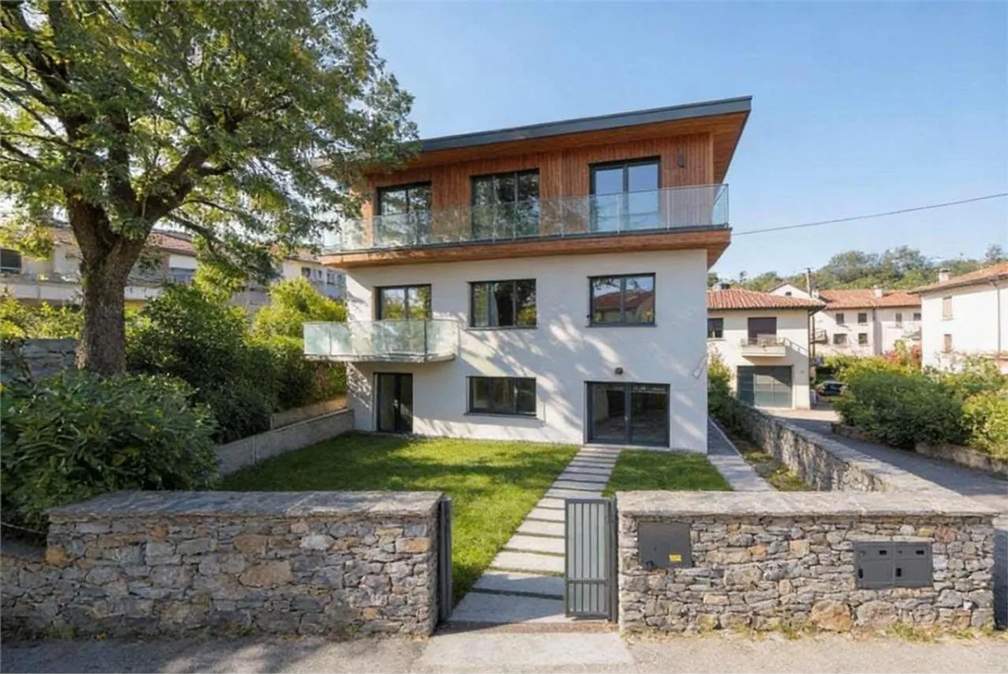 Losone - Casa plurifamiliare in un quartiere nobile - Foto 1 di 5