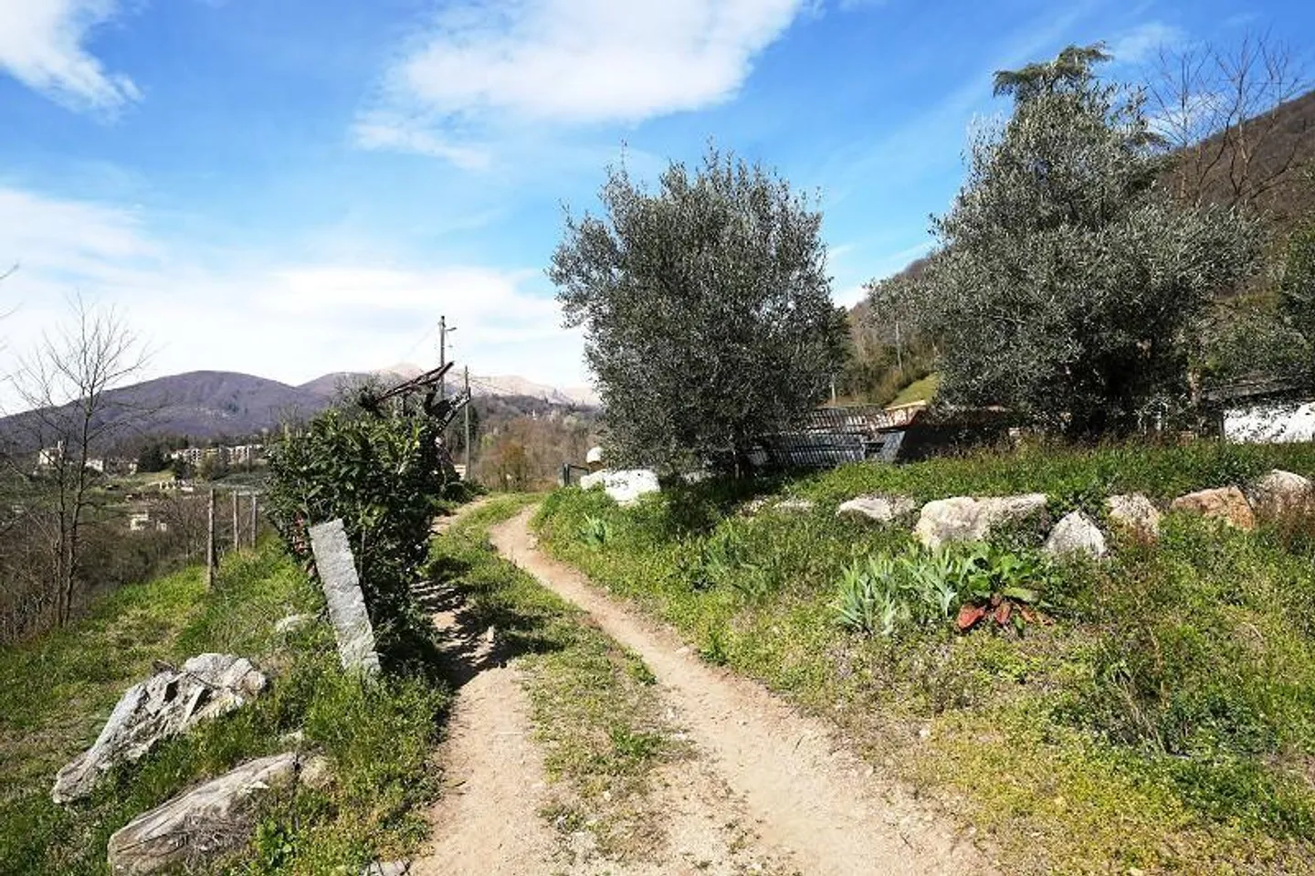 Casa 2 locali con molto terreno in una posizione molto tranquilla e soleggiata... - Foto 36 di 39