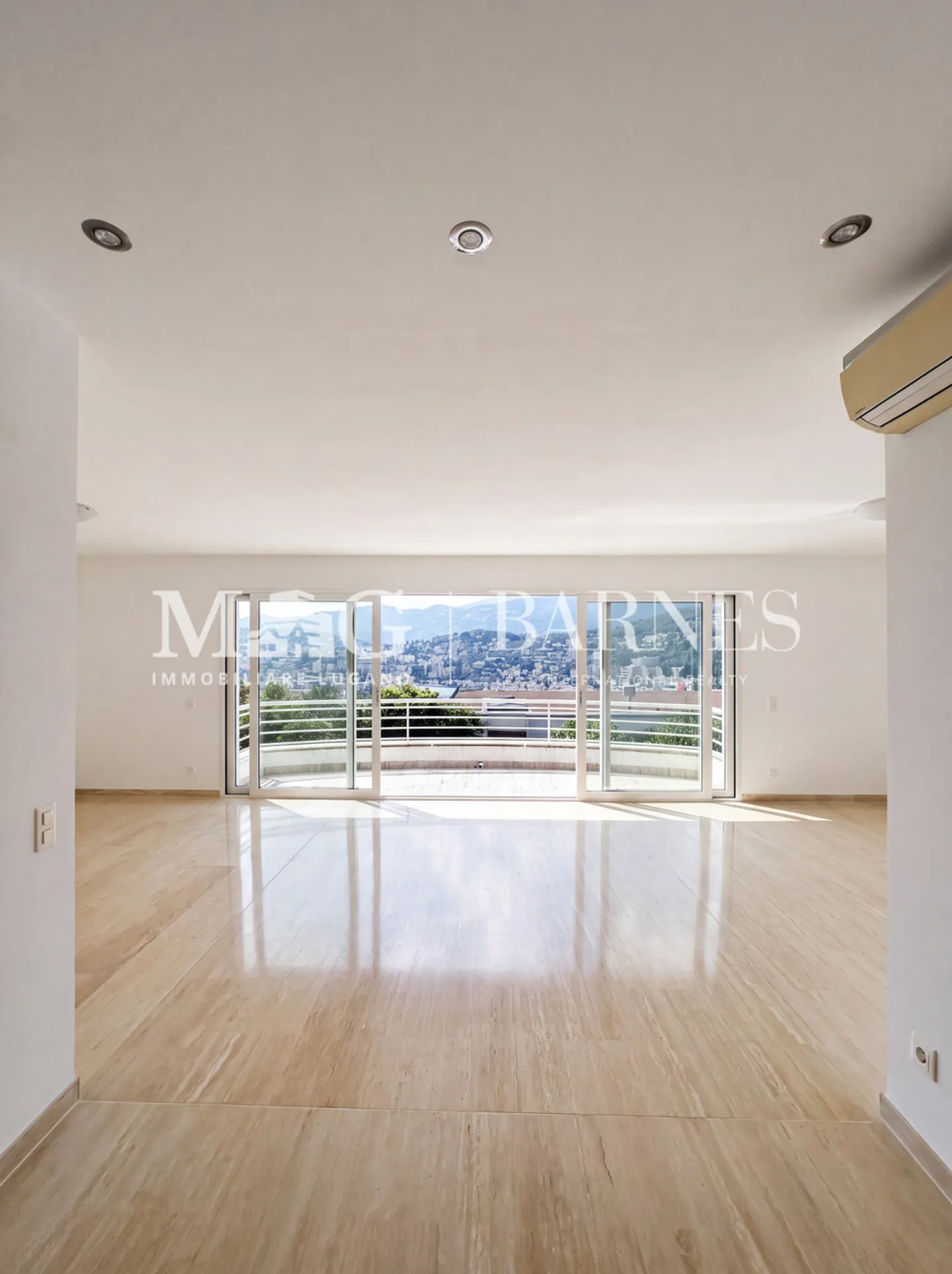 Lugano, Albonago | Exklusive Villa mit Garten und Panoramablick - Foto 2 von 10