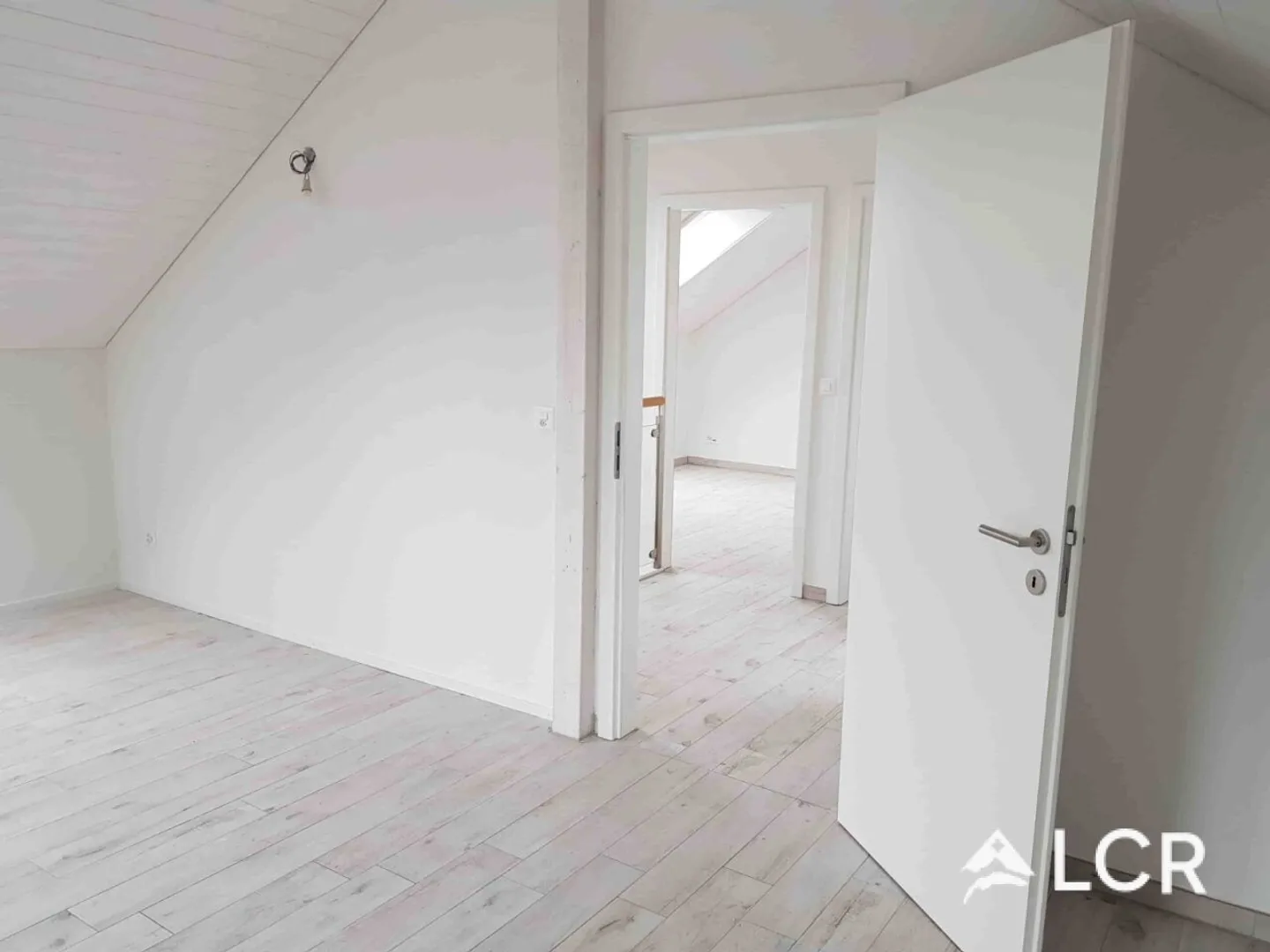 Bel appartement de 5.5P / 4 CHB / 2 SDB / 2 Balcons - Photo 5 sur 13