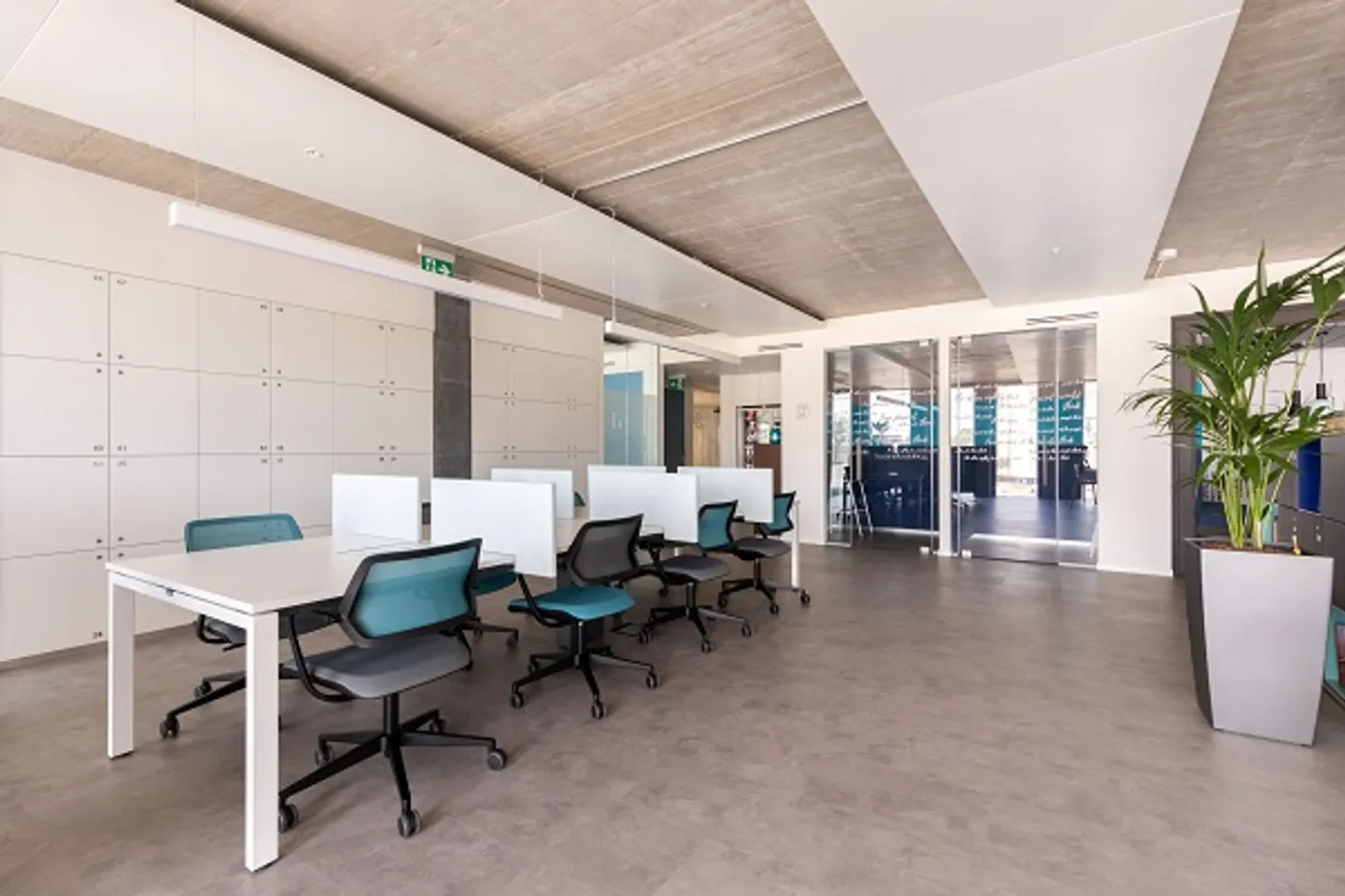 All-inclusive access to coworking spaces at Regus Pont Rouge - Photo 1 of 8