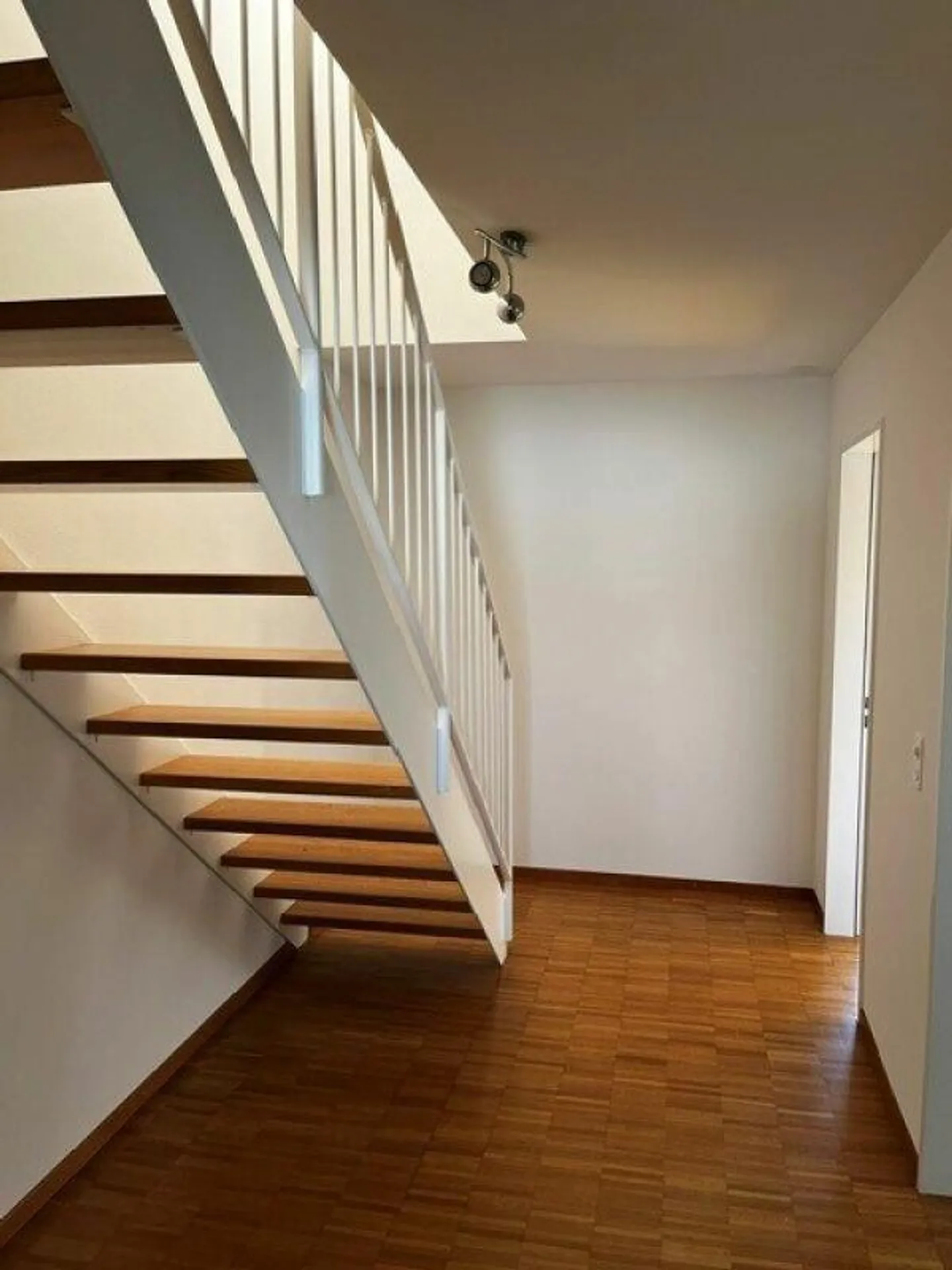 Appartement en duplex de 3 pièces à Schlieren - Photo 2 sur 8
