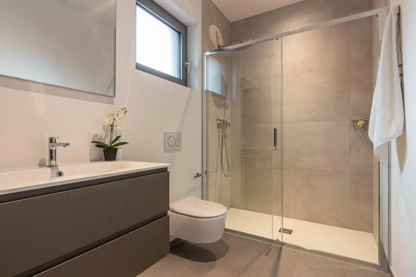 PREGASSONA · ÉLÉGANT 2½ PIÈCES AVEC TERRASSE COUVERTE ET JARDIN - Photo 4 sur 5