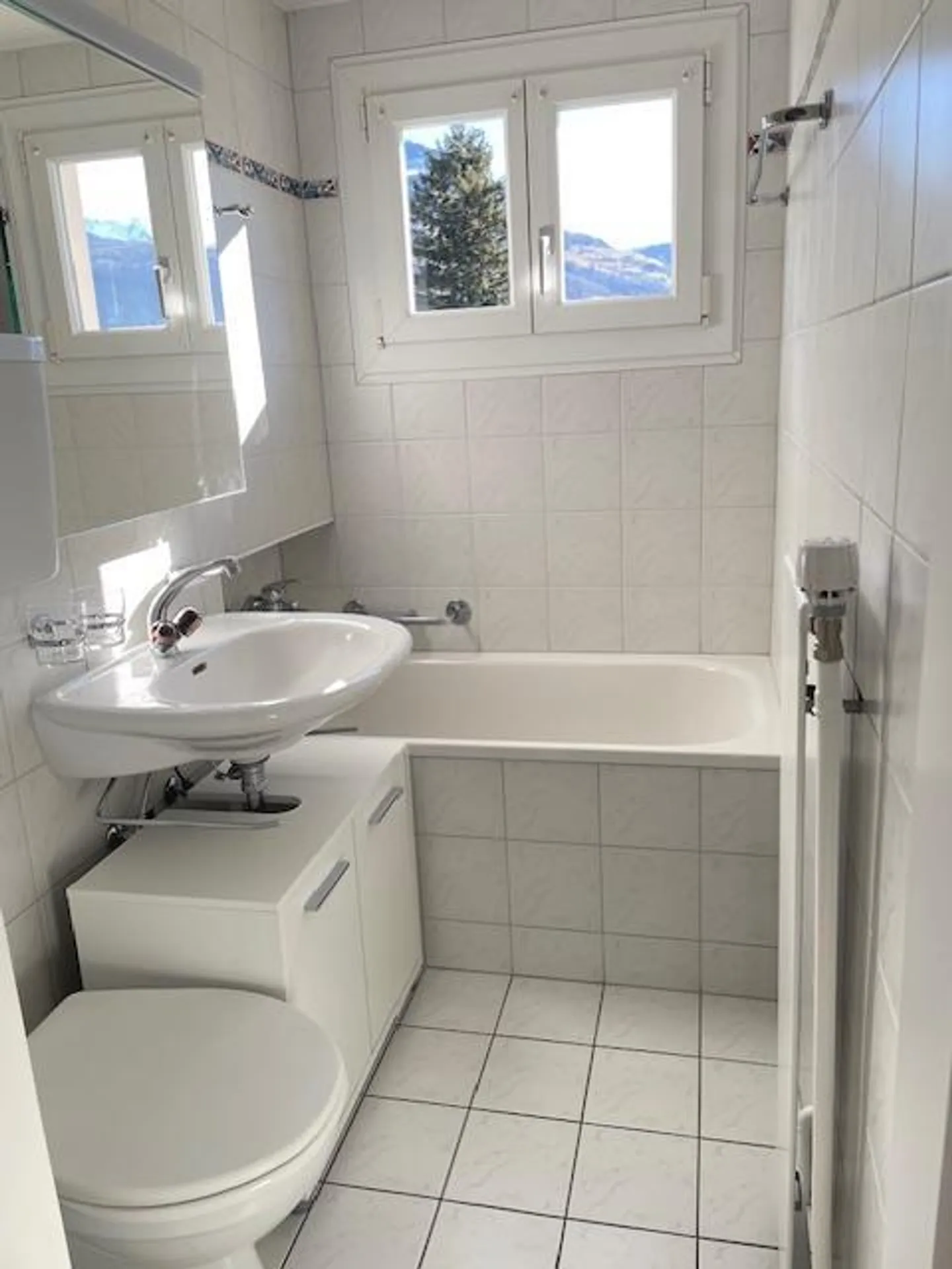 Charmante Dachwohnung mit Aussicht - Foto 6 von 8